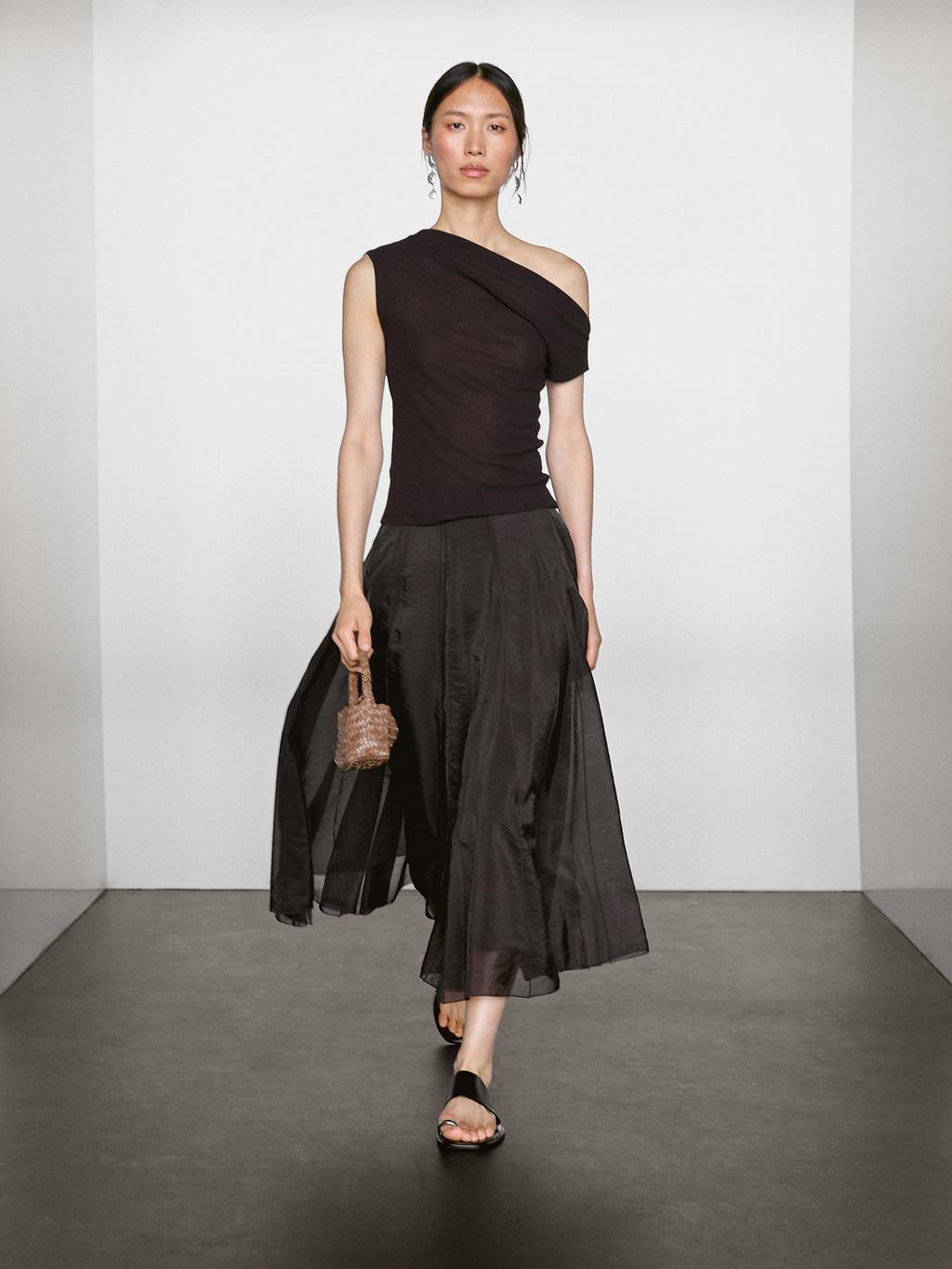 100% cotton asymmetric top