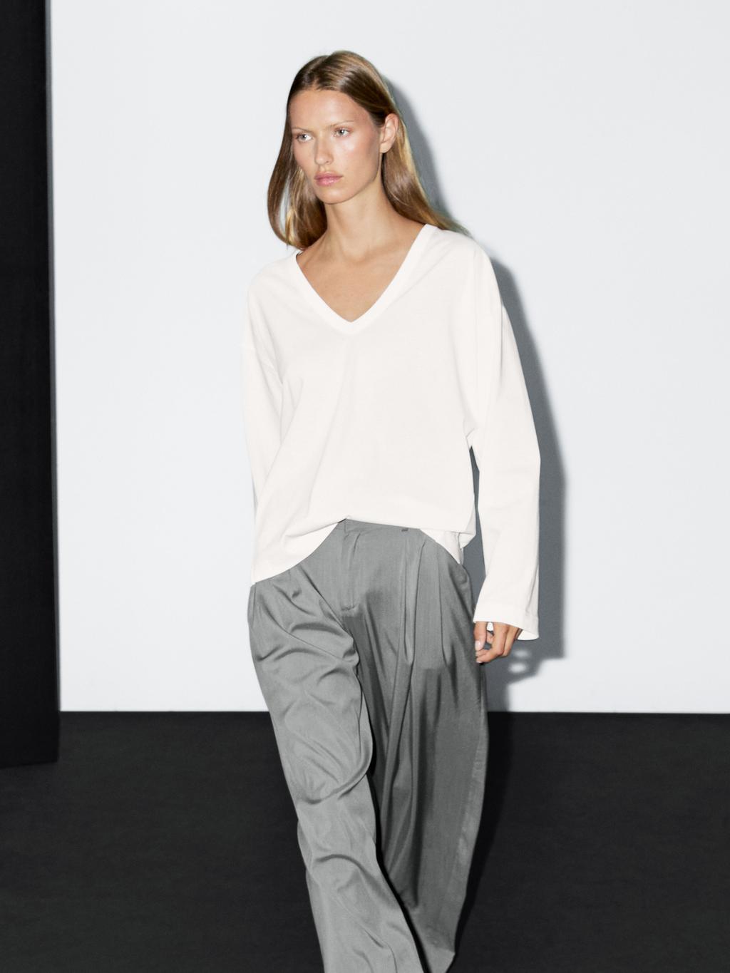 Oversize V-neck T-shirt