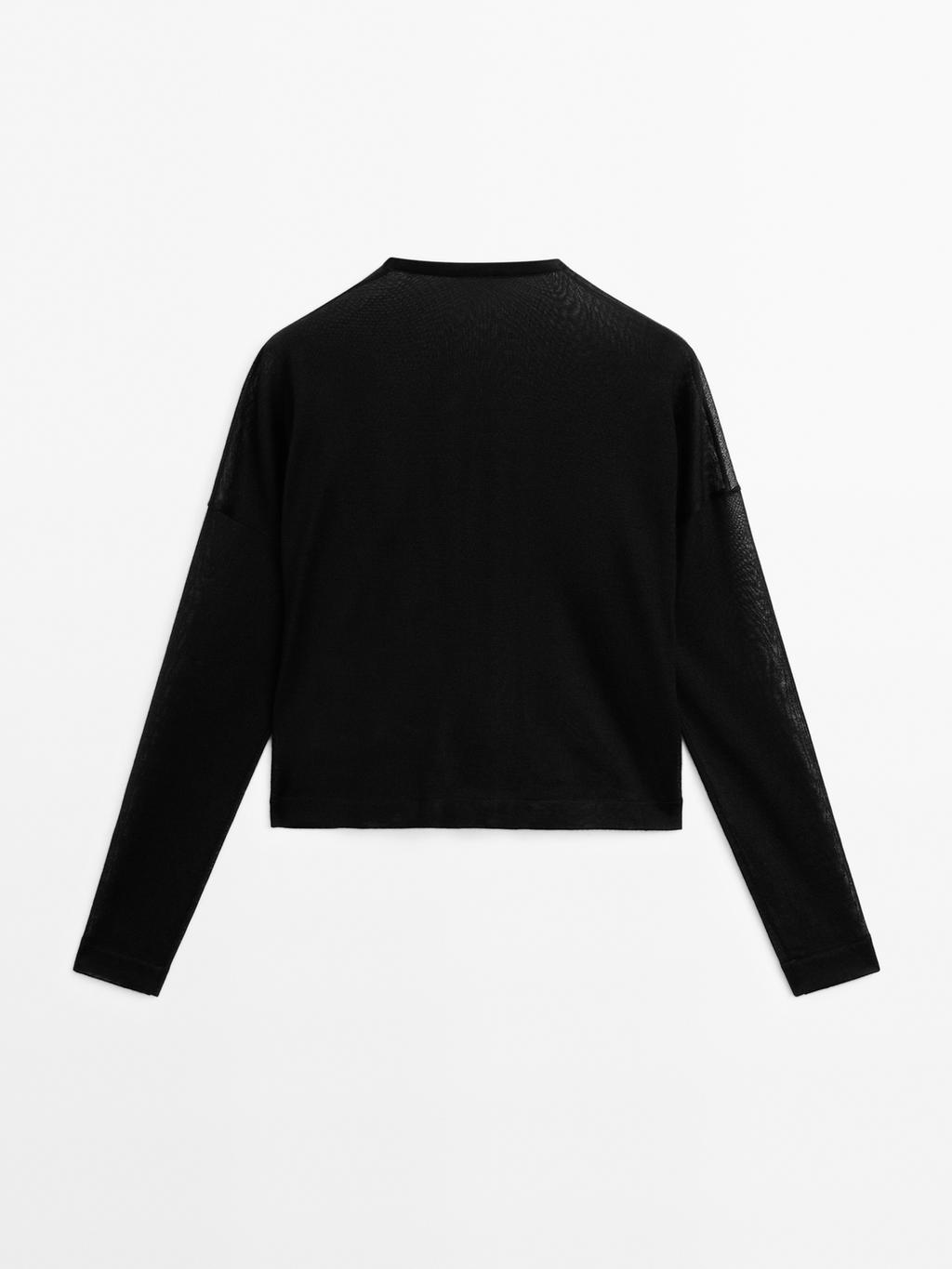 Loose-fitting V-neck sweater
