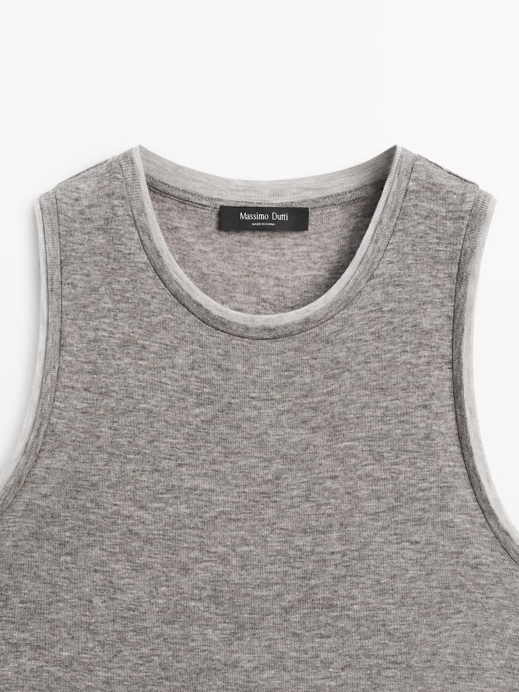 Sleeveless T-shirt with double trim
