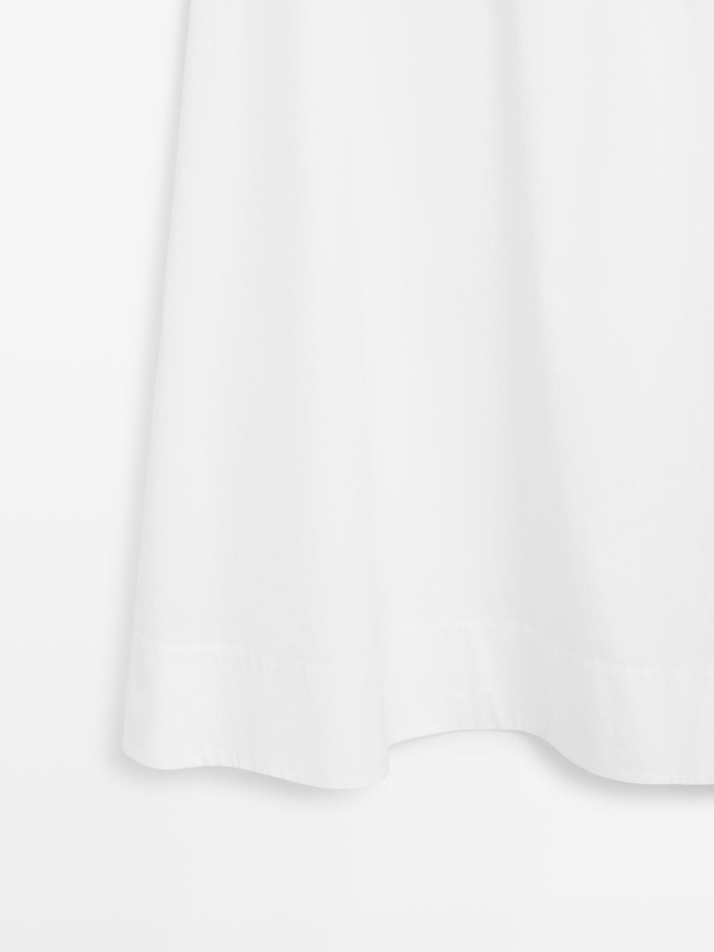 Long sleeveless contrast dress