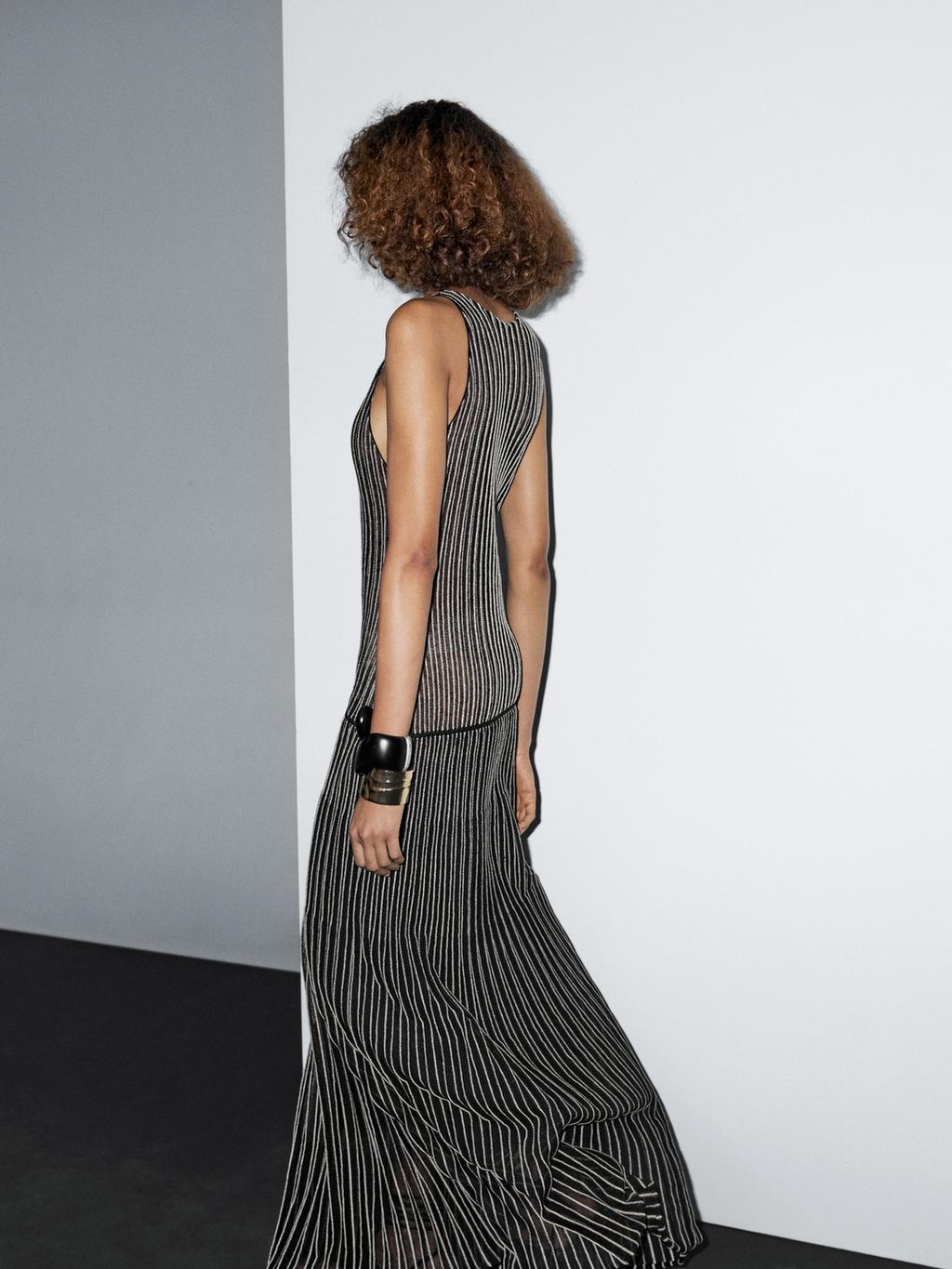 Long pleated knit dress