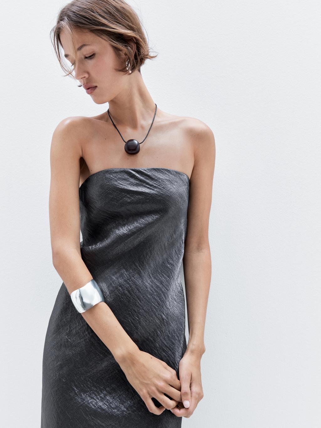 Flowing strapless midi dress