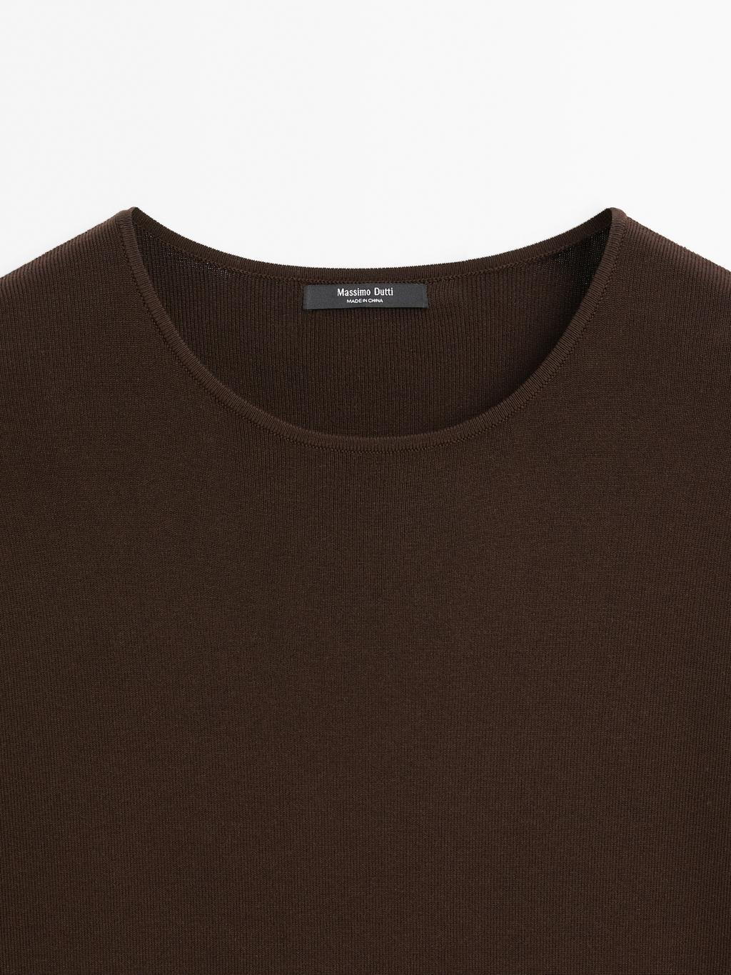 Knit dress with contrast gathered detail