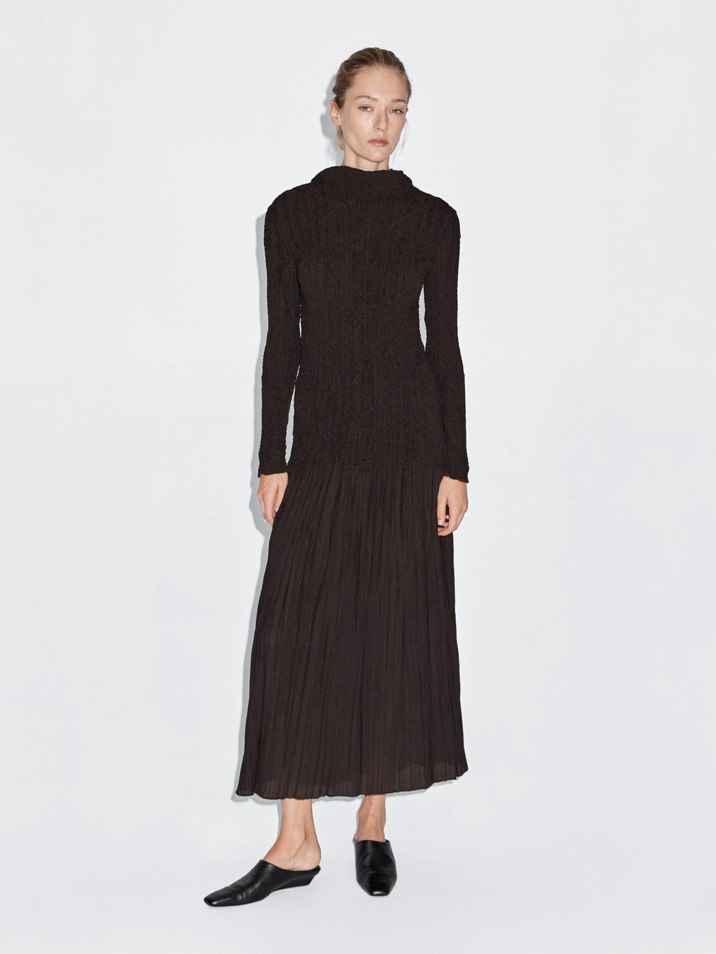 Long pleated stretch dress