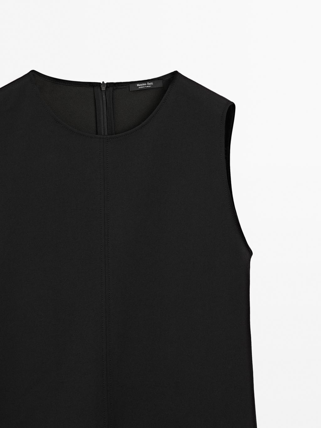 Short dress with button details