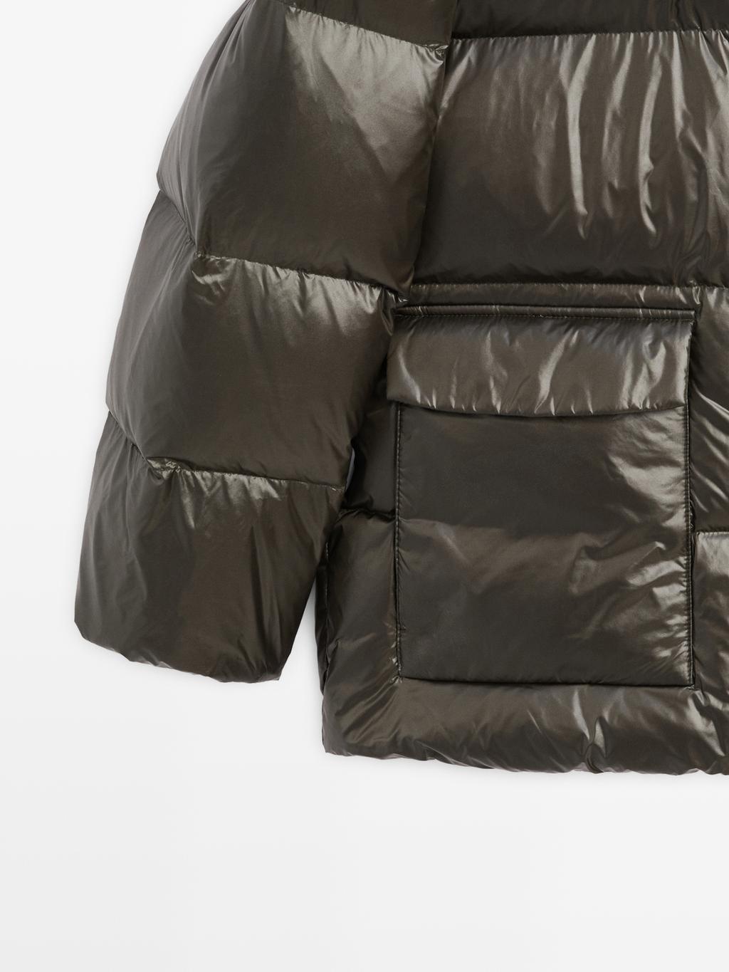 Short water-repellent shiny down jacket