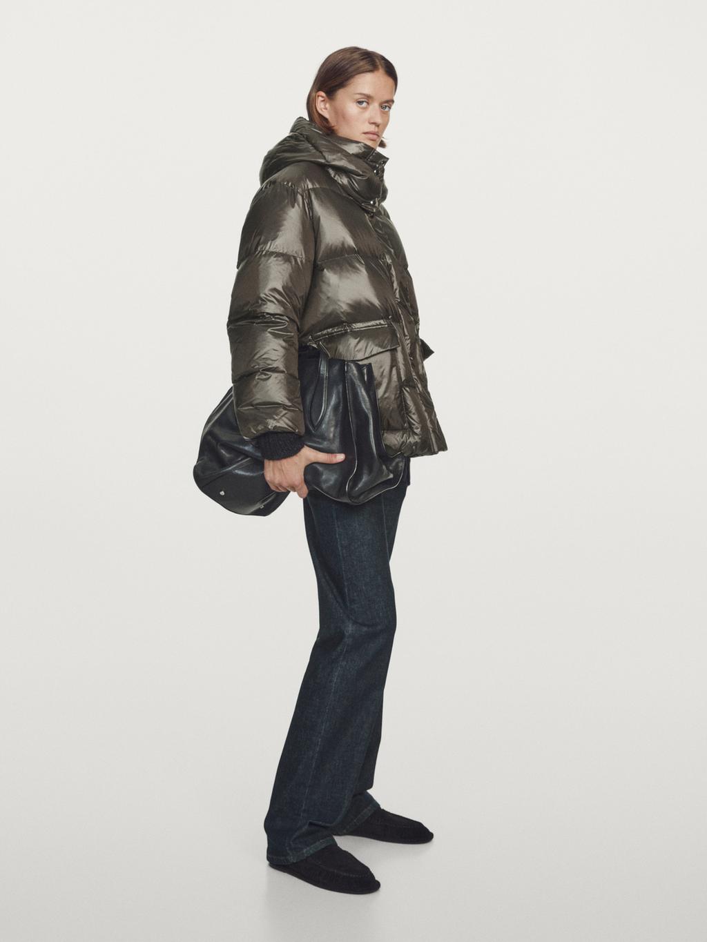 Short water-repellent shiny down jacket