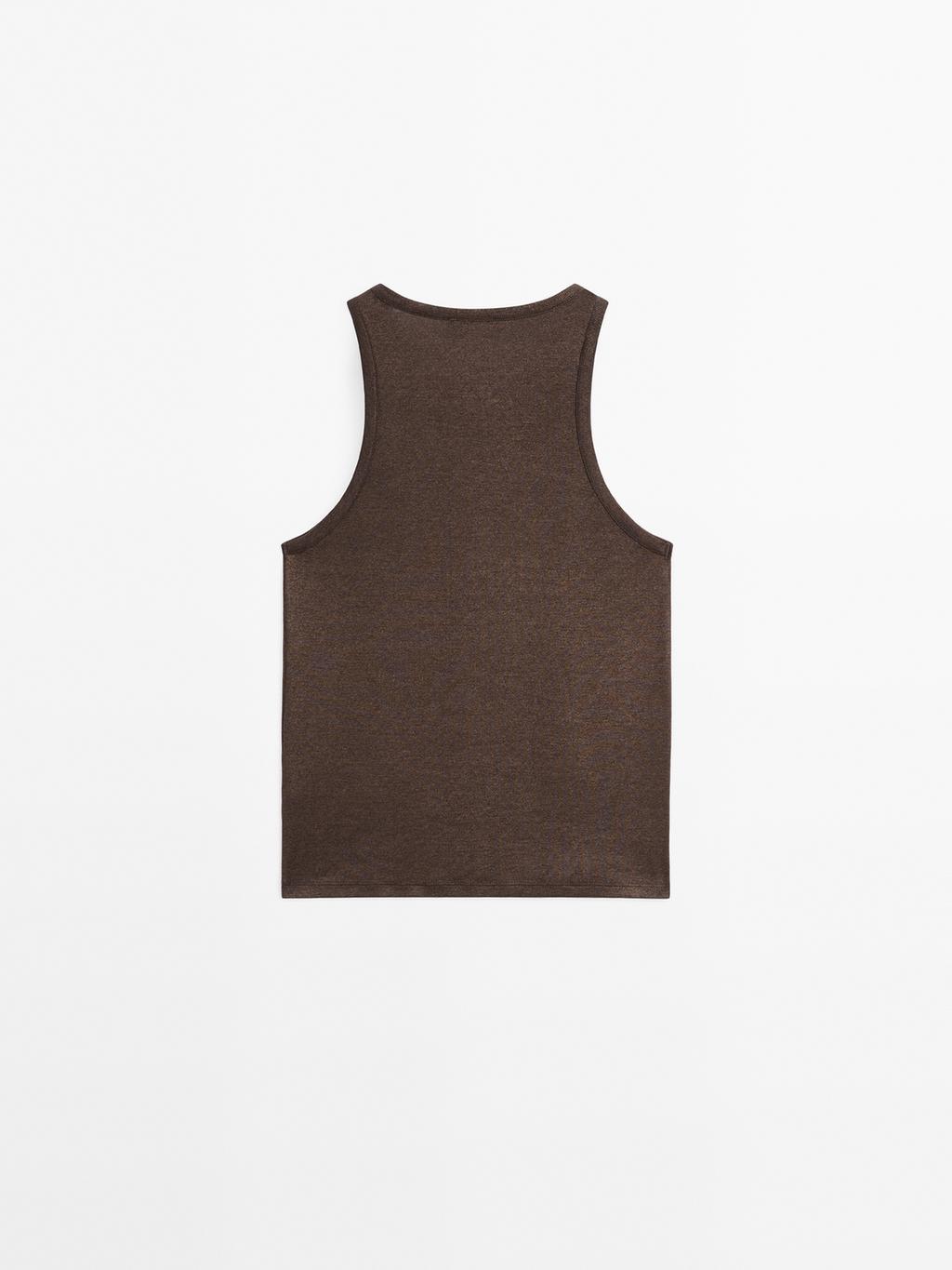 Round neck top with shimmery detail