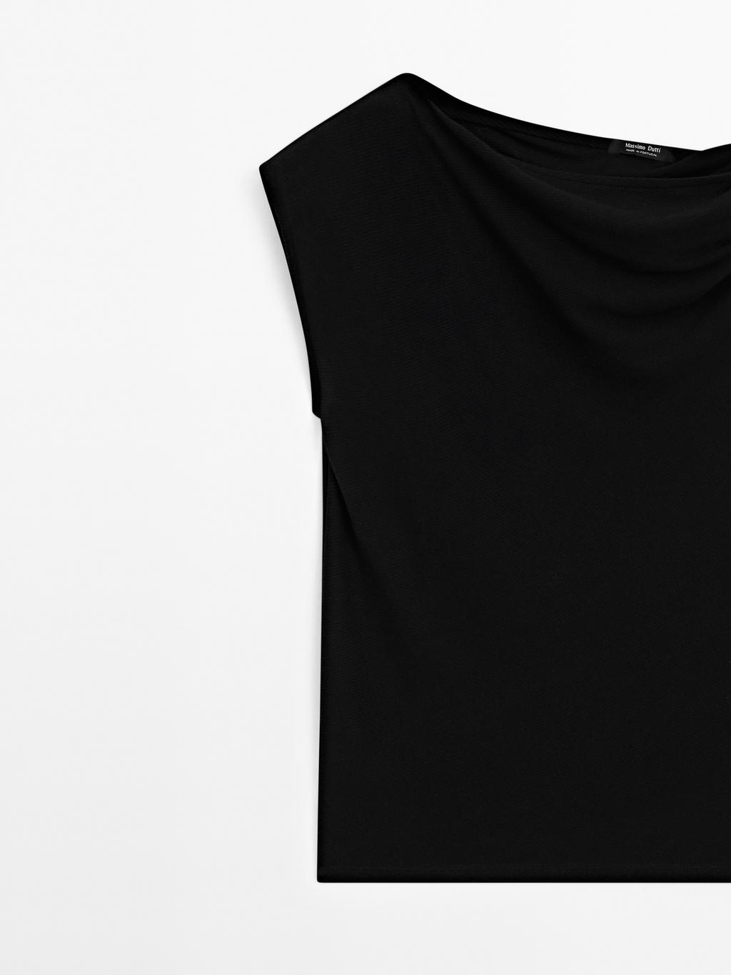 Asymmetric top with knot detail