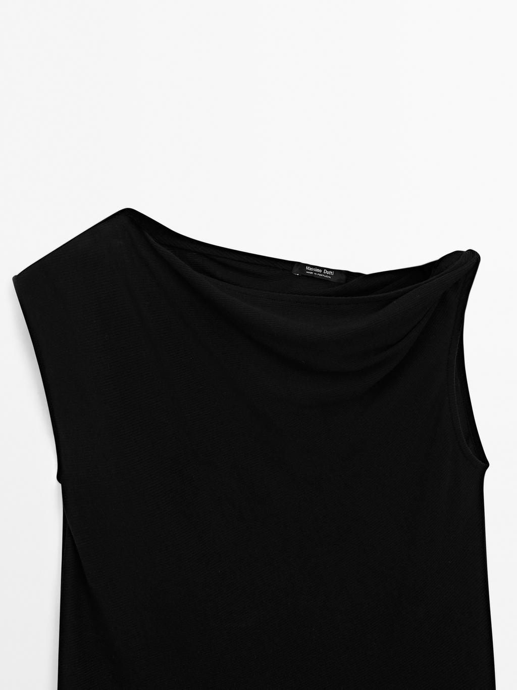 Asymmetric top with knot detail