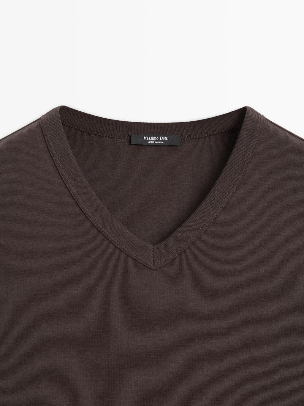 100% cotton V-neck T-shirt