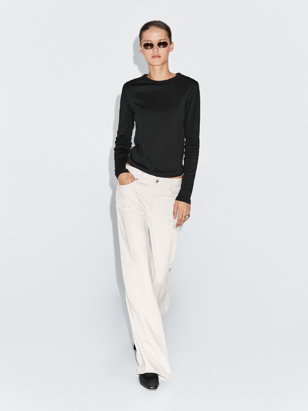 Long sleeve T-shirt with rounded hem