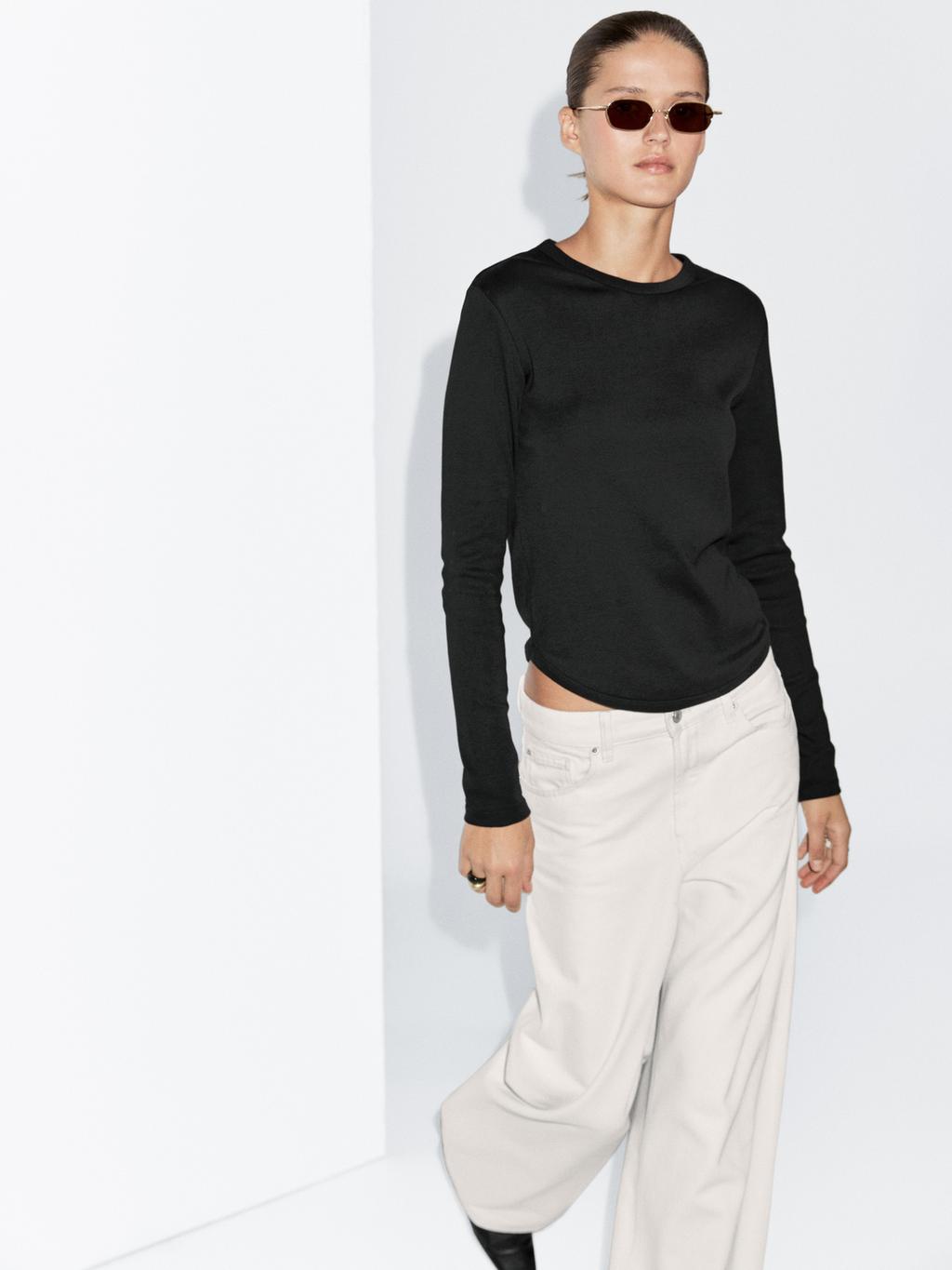Long sleeve T-shirt with rounded hem