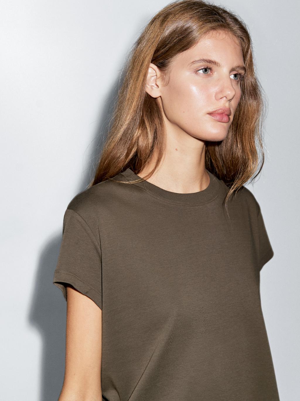 Cropped T-shirt with contrast ribbed trims