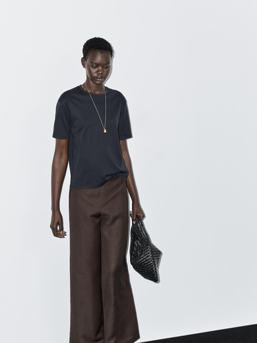 Short-sleeve T-shirt with back seam detail