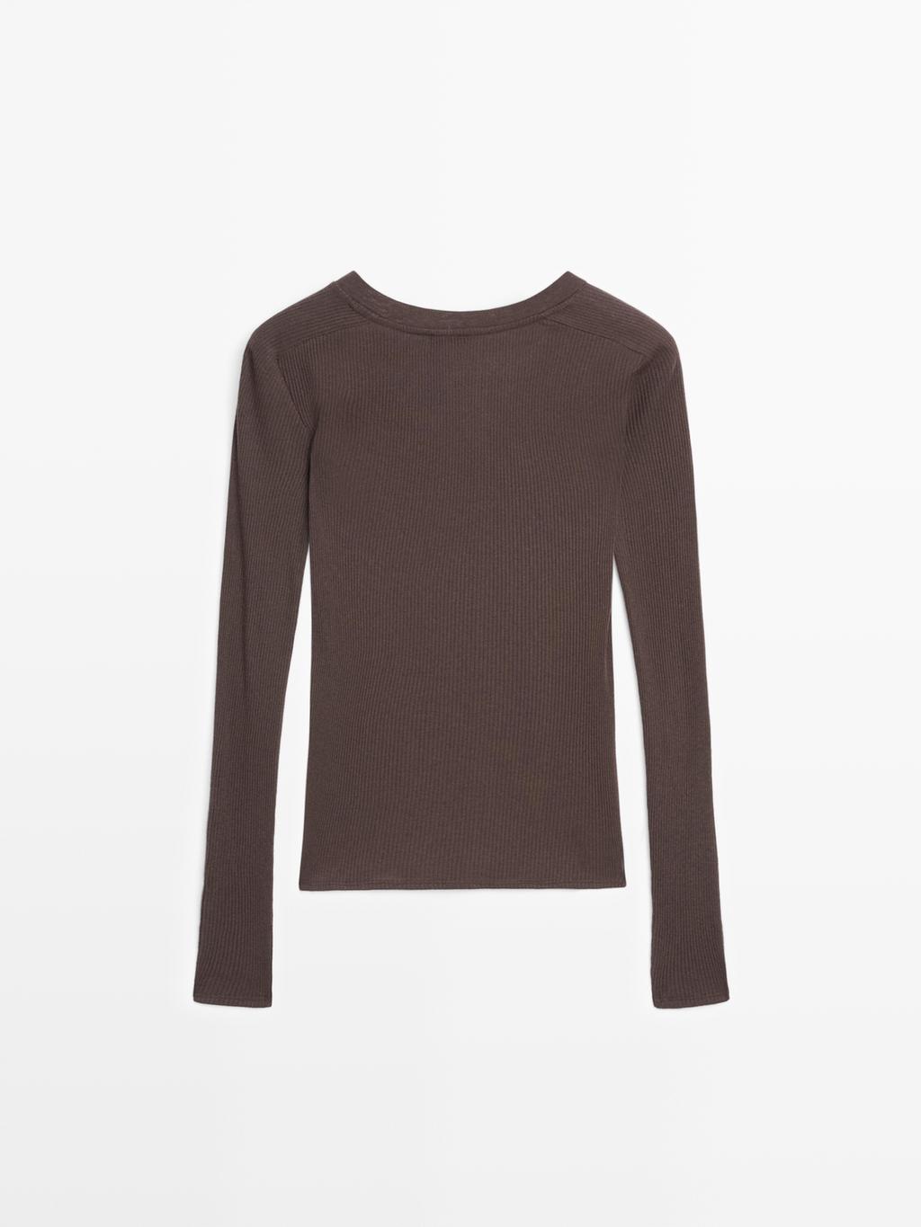 Ribbed V-neck T-shirt with long sleeves