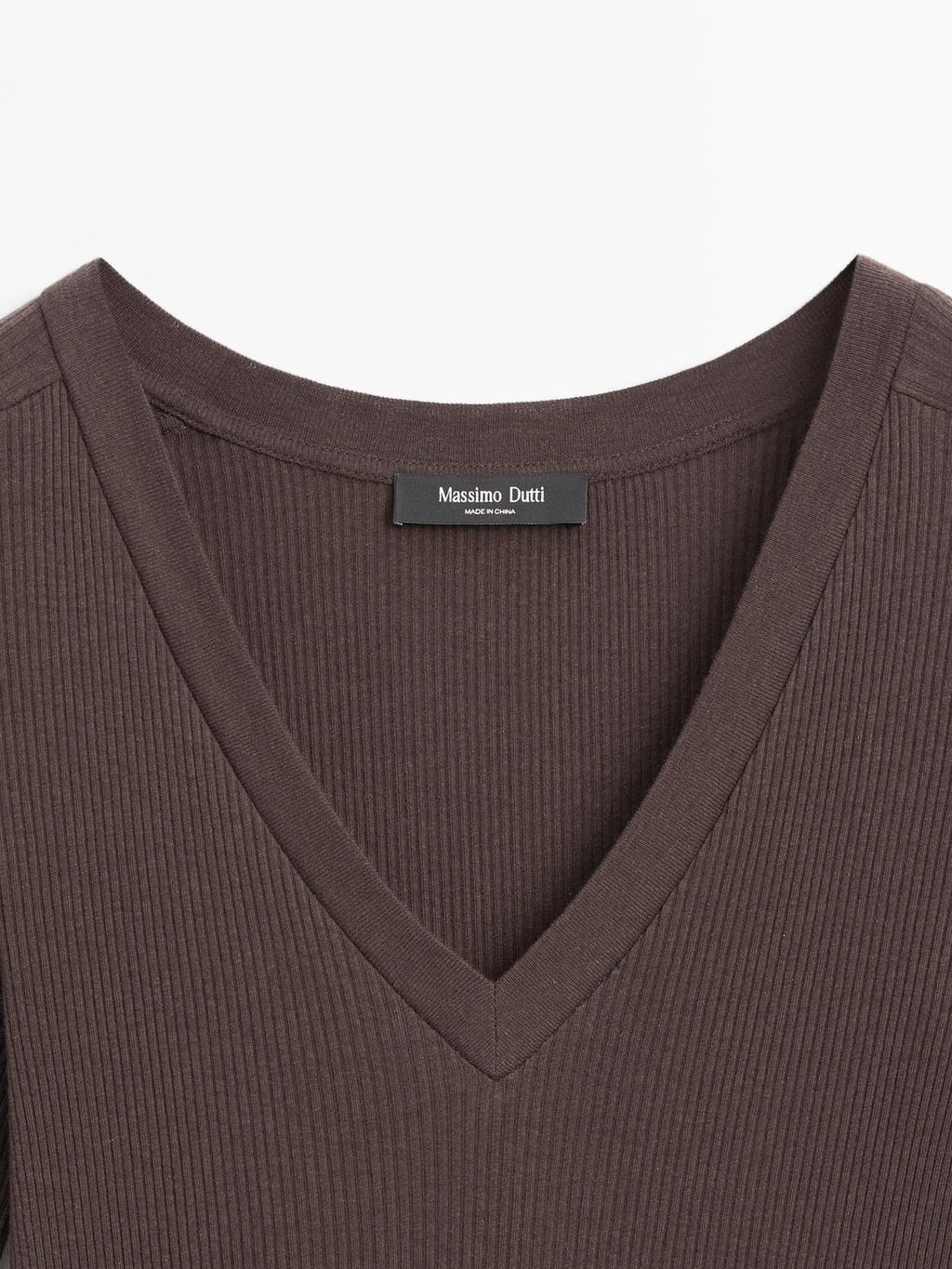 Ribbed V-neck T-shirt with long sleeves