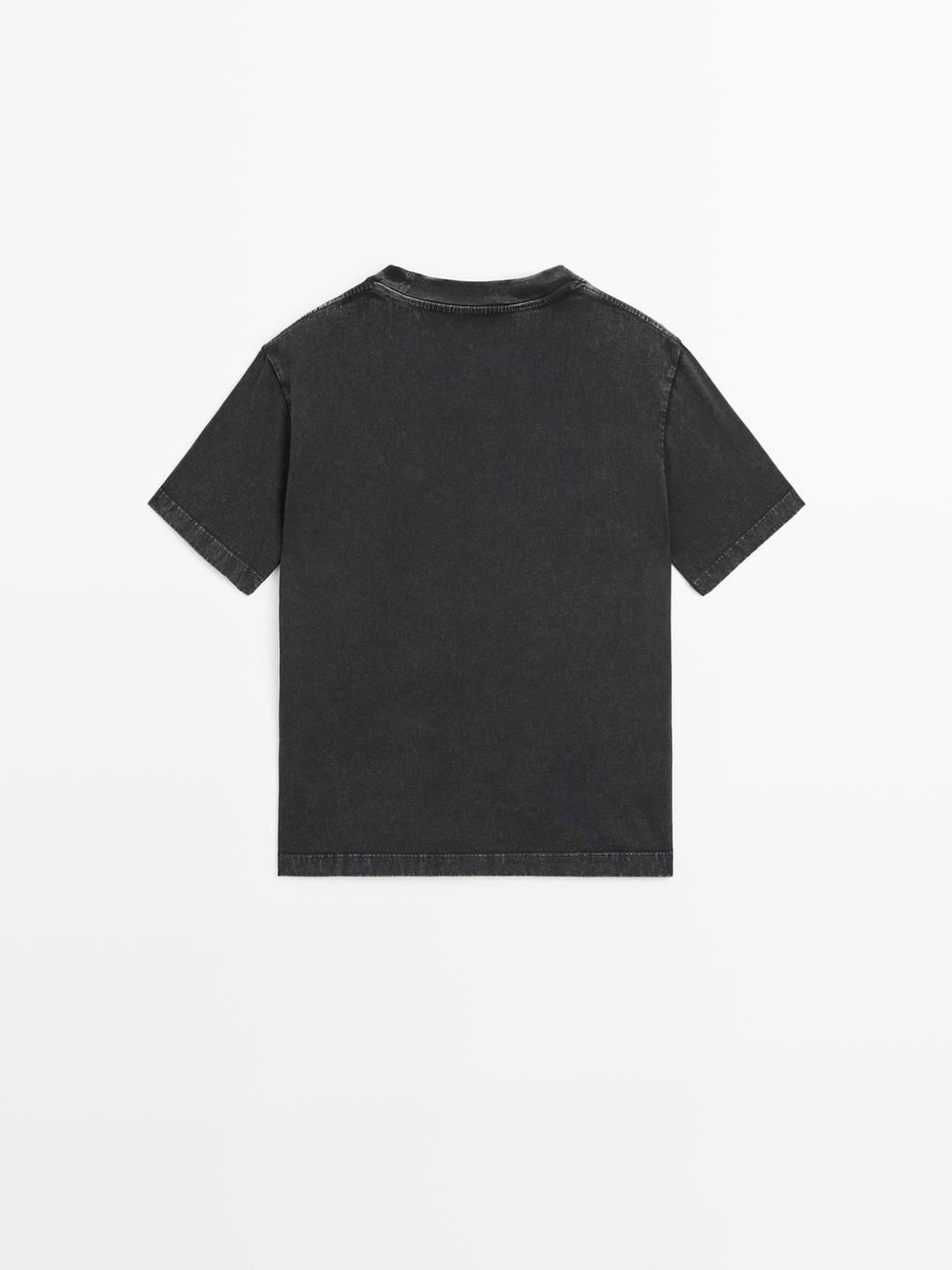 Distressed oversize T-shirt