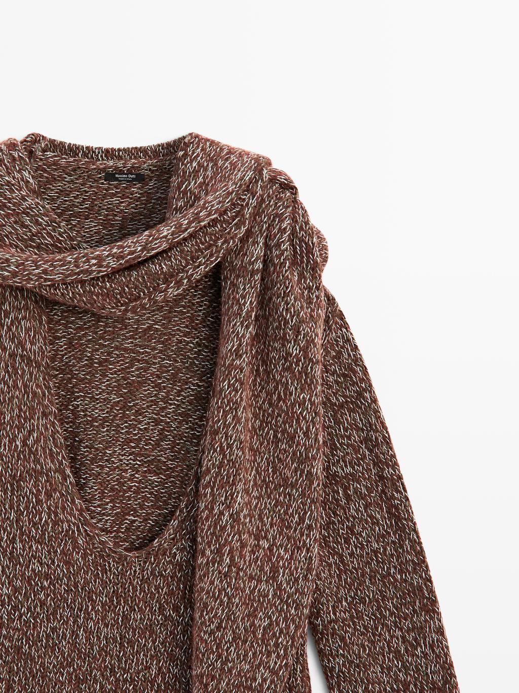V-neck knit sweater with scarf - STUDIO