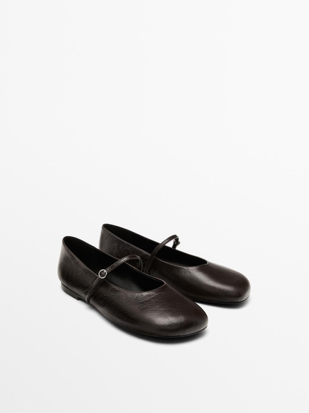 Soft ballet flats with buckle