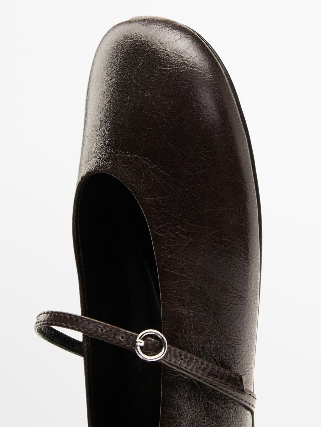 Soft ballet flats with buckle