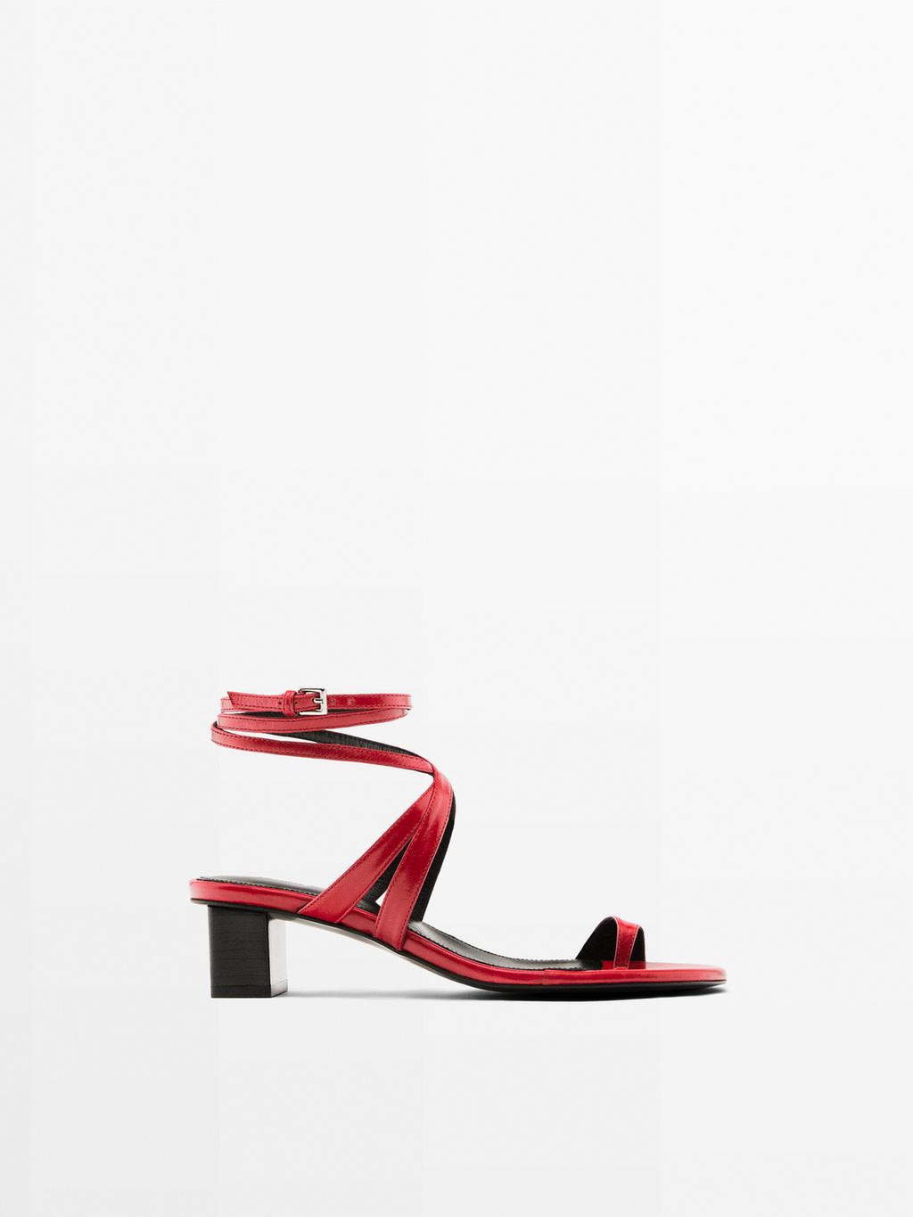 Leather sandals with criss-cross straps