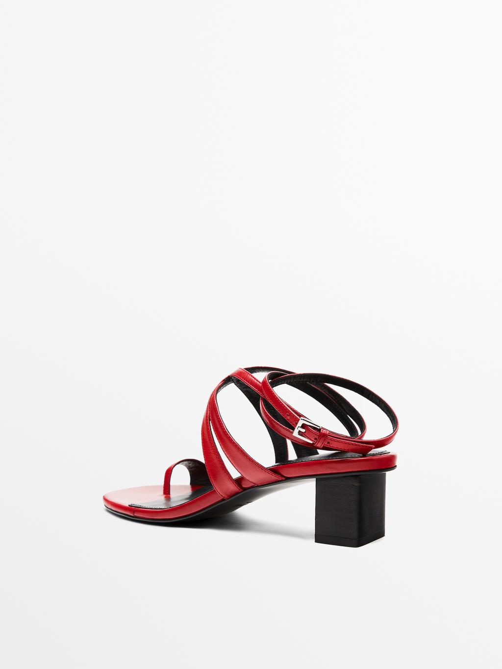 Leather sandals with criss-cross straps