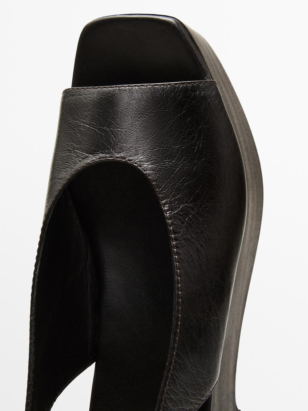 Wooden wedge mule sandals