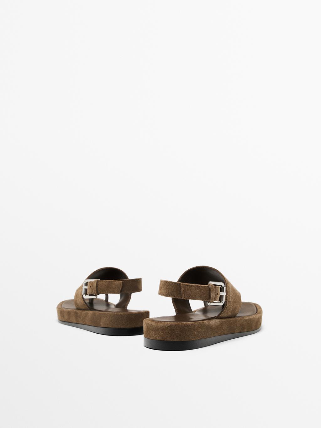 Sandals with quilted insoles