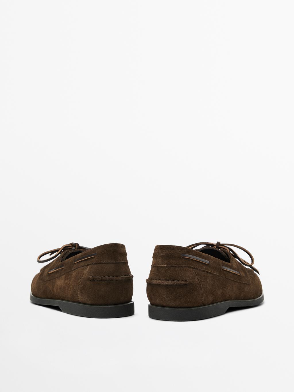 Split suede deck shoes with moc toe