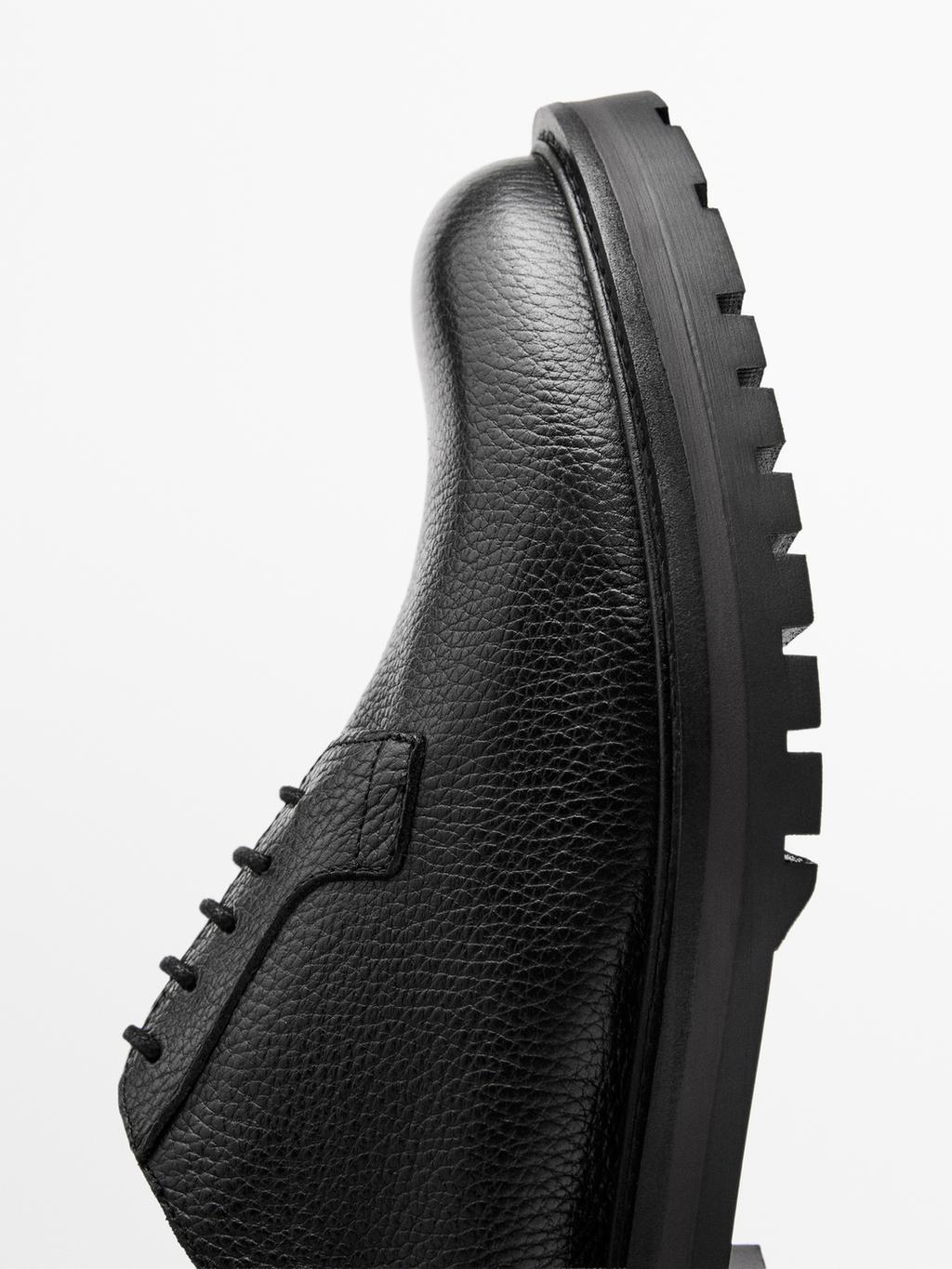 Leather track sole shoes