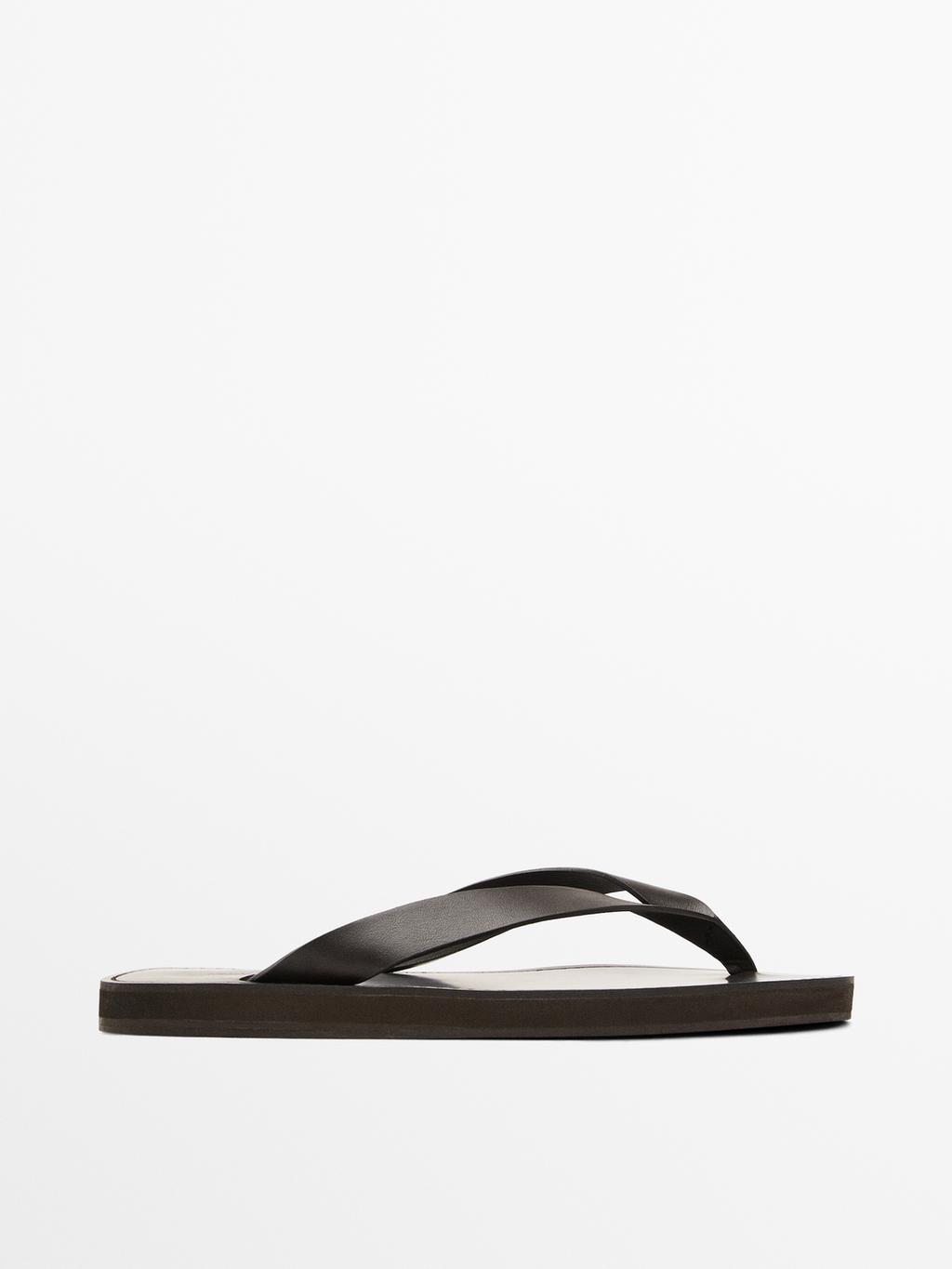 Leather sandals with toe divider